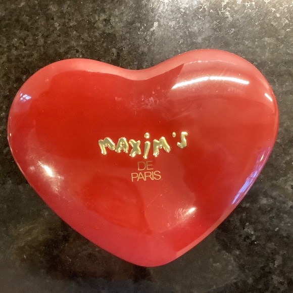 Maxim's De Paris Red Heart Tin with Lid - Picture 1 of 4